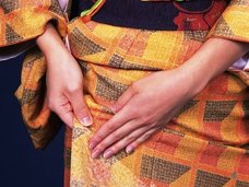 奇習! 実在した「顔面騎乗文化」 — ひたすら男の顔に跨がる裸の女たち=栃木県
