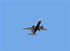 荷物預かり手数料を避けるため、1週間分の着替えを着て搭乗する旅行者が出現!