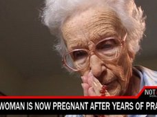 85歳の老婆が奇跡の自然妊娠!? 1日14時間祈って22歳と性行為の果てに