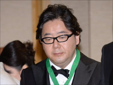 秋元康がどうしてもAKB商法を使いたかった理由とは?