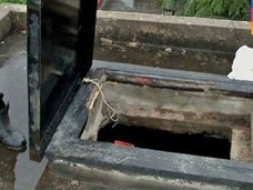アパート貯水槽内の自殺遺体に住民困惑「ウジ虫が湧き、水道からは悪臭が……」