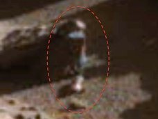 【衝撃】遂に火星をうろつく「小人」が激写される! 人類に先んじて火星に降り立ったエイリアンか!?