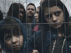 2分で難民問題の意識が変わる! シリア難民少女の悲惨すぎる現実が胸に突き刺さる映像
