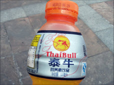 パチモノ大国・中国ではエナジードリンクまでパクリが横行!? だけど意外に効きそうかも…