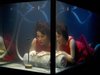 世界初の水中バンド「AquaSonic」がカッコよすぎる! 構想10年、巨大水槽で5人が演奏する異様なパフォーマンスを見よ!