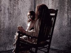 『死霊館』上映中に観客の男が急死→遺体が消える怪奇現象発生で大騒ぎに!=インド