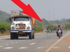 地縛霊か!? 高速道路を横切る“ヒールを履いた”女の幽霊が激写される!=インド