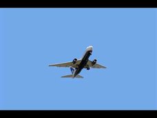 少年が飛行機に忍び込んでドバイ到着!