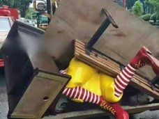 またまたドナルド像が強制連行! 中国・“マクドナルド狙い撃ち”の背景に、熾烈なファストフード戦争か!?