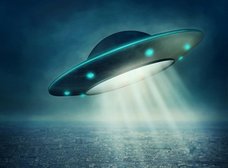 「現場は“緑色のUFO”多発空域」現役パイロットも証言、エジプト航空MS804便UFO撃墜説とは?