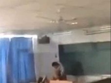 教室での情事が流出! 単位欲しさに教授と交わる中国のJDたち