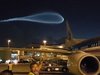 UFOか、隕石か、世界の終わりか!? マイアミ空港に現れた超巨大な青白い光の正体は?