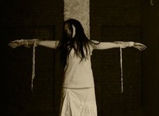 奇習! 全裸で拘束されて晒される不貞の男女―おぞましき裸刑の実態