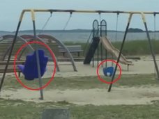 【心霊動画】ひとりでに揺れる高速「幽霊ブランコ」がアメリカで発見される!無風なのにどんどん加速して……!!