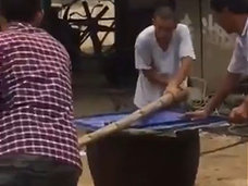 【閲覧注意】犬を生きたまま釜茹でに…! 犬1万匹が食い尽くされる中国「ライチ犬肉祭り」の無慈悲さがハンパない