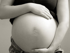 【閲覧注意】双子の妊婦を病院が受け入れ拒否→素人が“即席”帝王切開→全員死亡の大惨事=カメルーン