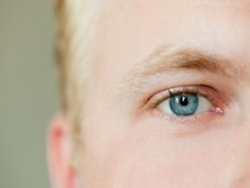 人間は“検知できないはずの”たった1つの光子まで視えていたことが判明! 幽霊の正体は光子なのか?