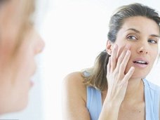 たった10秒で肌年齢を判定する超・簡単な方法とは? アメリカの人気美肌博士イチオシの究極美容法も紹介!