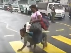 【閲覧注意】半獣人か、退行進化か!? 街を“四足歩行する”男の衝撃的姿と2つの可能性