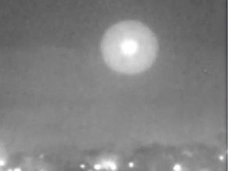 【動画】英国の夜空をホバリングする“球状UFO”が連日撮影される!軍も空港職員も当惑