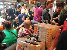 “爆買い”終焉で続々閉店の三越伊勢丹 かつての日本人常連客からは「どうでもいい」の声