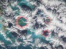 バミューダトライアングルの謎、ついに解明へ! 真実は“六角形の穴”に隠されていた