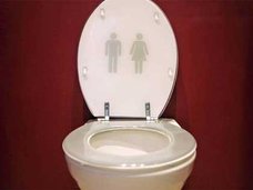 中国にガラス張りのトイレが登場!