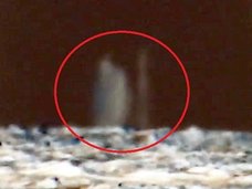 【動画】真っ昼間の湖に「超巨大幽霊船」が出現!水中に隠されたUFO、水面を歩くキリストの可能性も!?=米