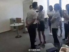 金こそ正義!? 「毎朝、社長とキス」「1日3回のハグタイム」を定める、中国の“セクハラ社則”
