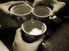 奇習! 住民たちが互いの「尿」を回し飲みする島 ― 瀬戸内の離島に実在した飲尿風習の実態