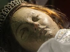 【動画】300年前の“美少女ミイラ”が目を開く瞬間が怖すぎる! 父親に刺殺された恨みか?