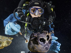 夏場だけ現れる人骨、太古の虐殺現場…! 神秘と謎に包まれた“水の墓”5選