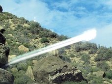 【衝撃画像】カリフォルニア砂漠地帯で謎すぎる発光体見つかる!! 地下基地から現れた小型UFO!?
