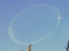 英紙に「最も奇妙」と言わしめた「ぐるぐるUFO」が激写される! 異次元ポータルの可能性も=カリフォルニア