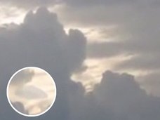 【衝撃】UFOが雲に完全偽装! 自ら雲を作り、その中に隠れる瞬間が激写される