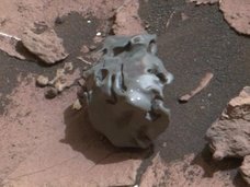 火星の「金属製たまご」にNASA研究者も興味津々!「メタリック地球外生命体」を遂に発見か!?