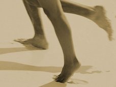 奇習! 漁師の若妻たちによる“集団全裸ダッシュ” ― 互いの愛妻の肉体を知ることで生まれる連帯=房総半島