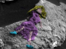火星で「ブロンド少女の遺体」が発見された! オッパイがずれたヒト型エイリアンか?