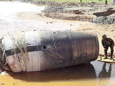 ミャンマーに正体不明の巨大物体(5t)が落下! 中国の衛星か、エイリアンの宇宙船か!? 謎の刺激臭も…!