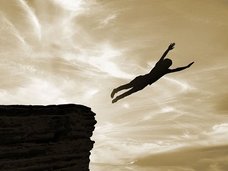 奇習! 崖から飛び降りながら射精する少年たち ― 理解を超えた自慰儀式「種掛け」の実態=富山県