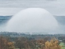 【衝撃画像】英国で超巨大な“霧のドーム”出現! 専門家が警告「雲にカモフラージュしたUFOが偵察している」