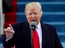 トランプ大統領の飛行機を先導する2機のUFOがニュース番組に映り込む! 選挙支援をしていたのは宇宙人!?