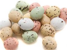 ドイツで大量のチョコエッグが打ち上げられる