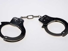 猫砂をドラッグと間違えられて男性が逮捕!