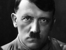 ヒトラーはUボートに乗ってアルゼンチンに逃亡していた! 元CIAも聞いた目撃証言「ギリシャの秘密のトンネルで…」