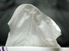 “黒カビナプキン”の次は“毒ティッシュ”……メーカーの「知らぬ、存ぜぬ」体質に消費者の不信感高まる