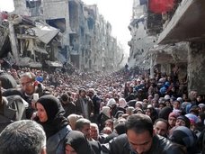 【シリア難民受け入れ】150人のはずが300人に…安倍がEU圧力に完敗! 関係者「今後10万人に増える」