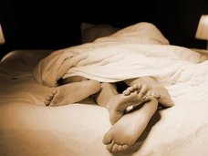 奇習! 新郎新婦の営みを監視し、“性的実技指導”する村人たち ― 埼玉県秩父地方に実在した「セックス見届人」の伝統