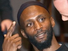 IS戦闘員になった英国人が、自爆寸前に“テンションMAX大爆笑”! 心の闇が浮き彫りに