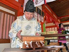 2017年、北九州で超巨大地震発生か!? ハンパない的中率の「粥占」で絶望的結果が連発、複数神社が一斉警告!